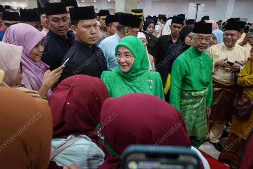 AL-SULTAN ABDULLAH RI'AYATUDDIN AL-MUSTAFA BILLAH SHAH
