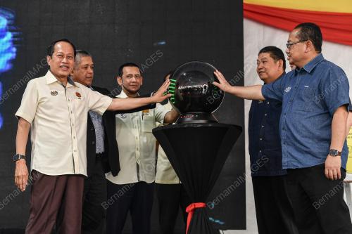 DATUK SERI AHMAD MASLAN