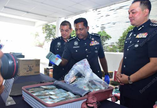 DATUK HUSSEIN OMAR KHAN