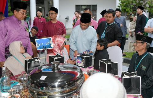 DATUK DR MOHD NA'IM MOKHTAR