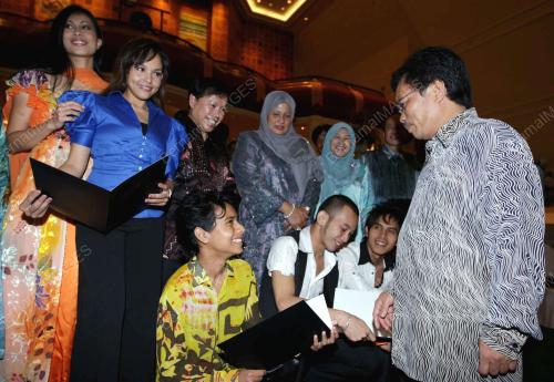 MOHD SHAFIE APDAL