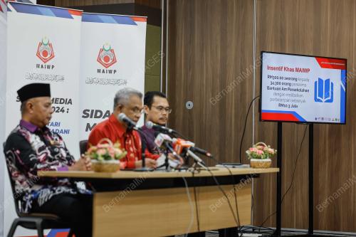 TAN SRI DR MOHD DAUD BAKAR