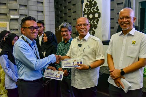 DATUK SERI WAN ROSDY WAN ISMAIL