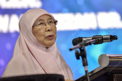 DATUK SERI DR WAN AZIZAH WAN ISMAIL