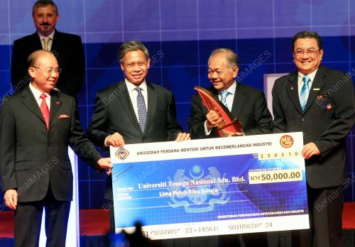 MUSTAPA MUHAMED
