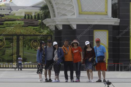 PELANCONG DI ISTANA NEGARA