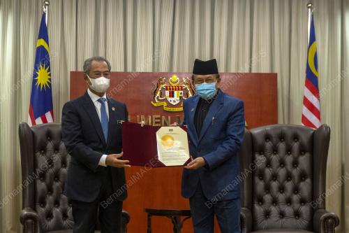 TAN SRI MUHYIDDIN YASSIN