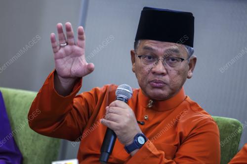 DATUK DR MOHD NA'IM MOKHTAR