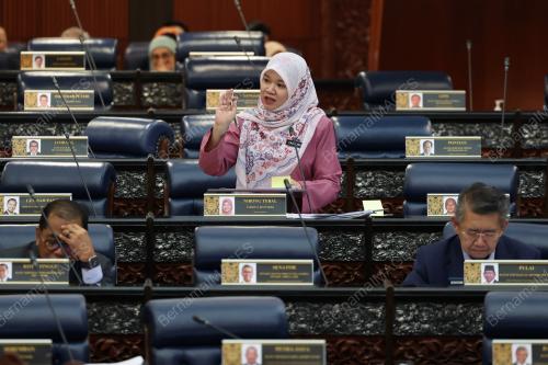 FADHLINA SIDEK
