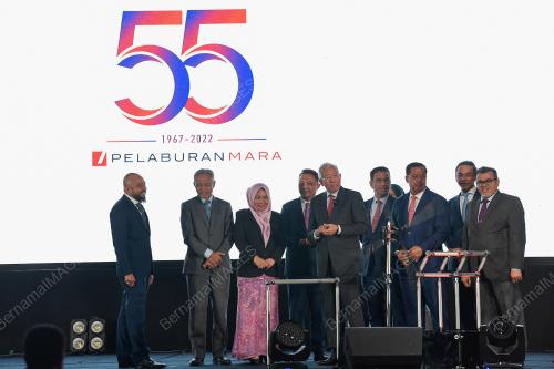 DATUK SERI MAHDZIR KHALID