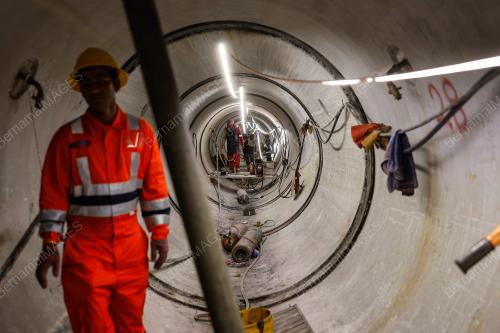 THE LONGEST AND DEEPEST MICROTUNNELING