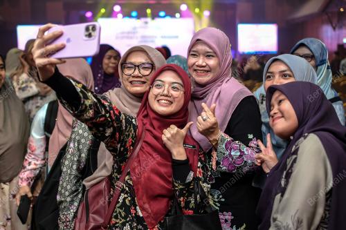 FADLINA SIDEK