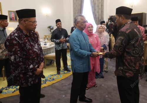 AL-SULTAN ABDULLAH RI'AYATUDDIN AL-MUSTAFA BILLAH SHAH