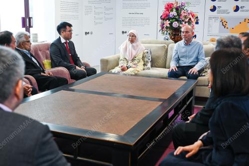 DATUK SERI DR WAN AZIZAH WAN ISMAIL