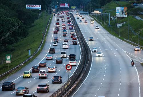 ALIRAN TRAFIK MENGHALA PUSAT BANDAR