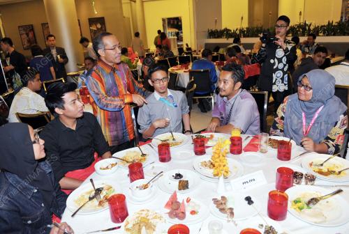 KL49_03072014_BERBUKA