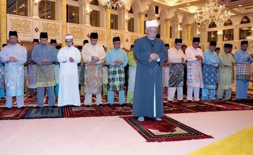 AGONG BERBUKA PUASA
