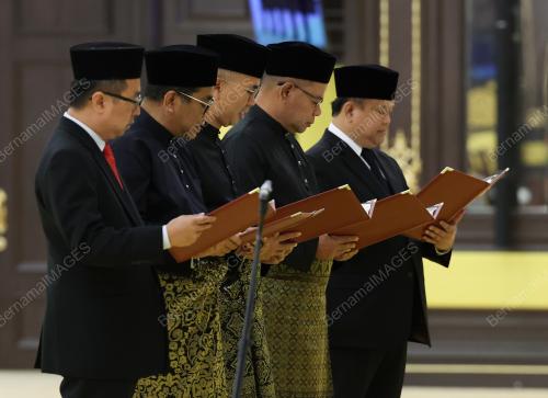 ANGKAT SUMPAH JEMAAH MENTERI