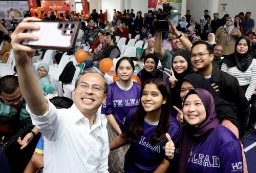 FAHMI FADZIL