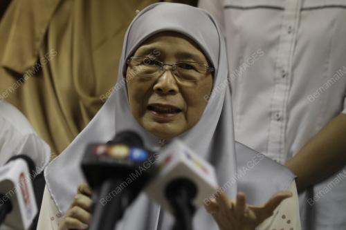DATUK SERI DR WAN AZIZAH DR WAN ISMAIL