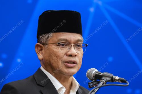 DATUK DR MOHD NAÃ•IM MOKHTAR