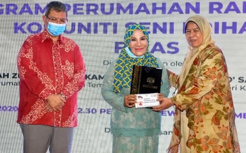 ZURAIDA KAMARUDDIN