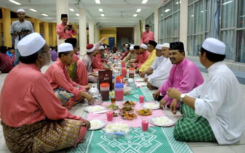KL49_11082012_BANTUAN_RAYA