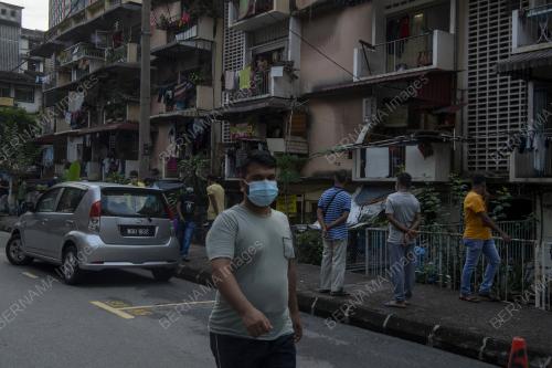 KL49_12082021_WARGA_ASING
