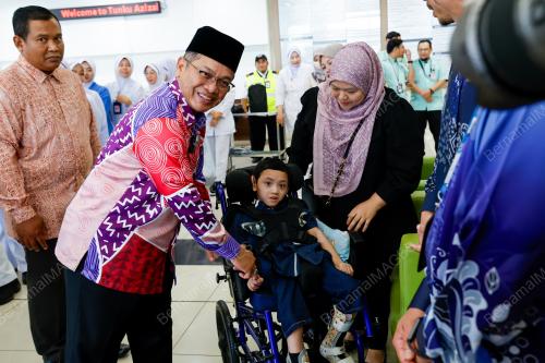 SENATOR DATUK DR MOHD NA'IM MOKHTAR