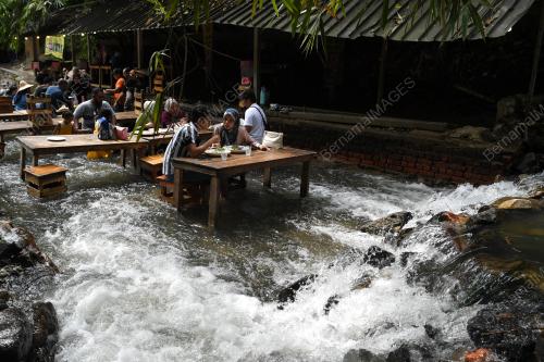 CUTI HUJUNG MINGGU