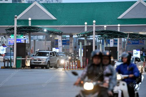 KADAR TOL DIKURANGKAN 18 PERATUS