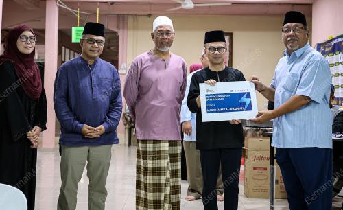 DATUK FAHMI FADZIL