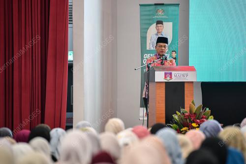 DATUK DR MOHD NA'IM MOKHTAR