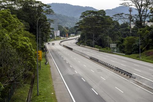 TINJAUAN ALIRAN TRAFIK DI PLAZA TOL GOMBAK