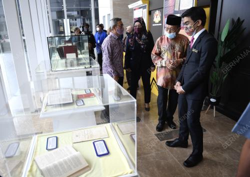 TAN SRI DR RAIS YATIM