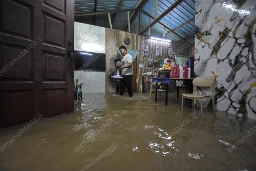 TINJAUAN BANJIR DI KAMPUNG KERDAS