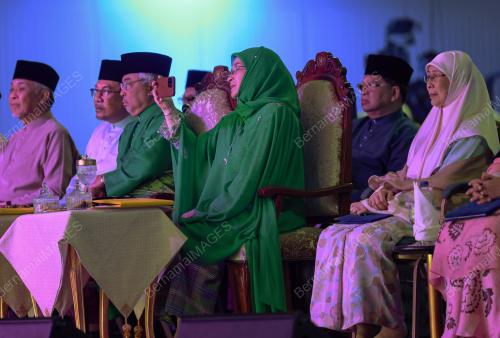 AL-SULTAN ABDULLAH RI'AYATUDDIN AL-MUSTAFA BILLAH SHAH