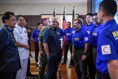 TAN SRI AFFENDI BUANG