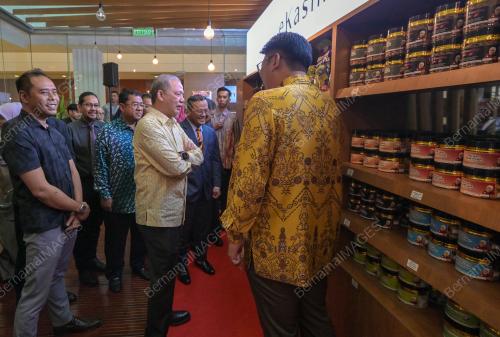 DATUK SERI FADILLAH YUSOF