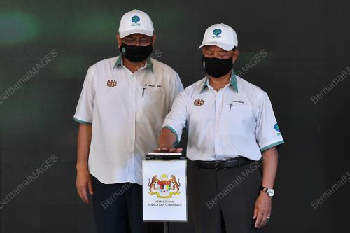 TAN SRI MUHYIDDIN YASSIN