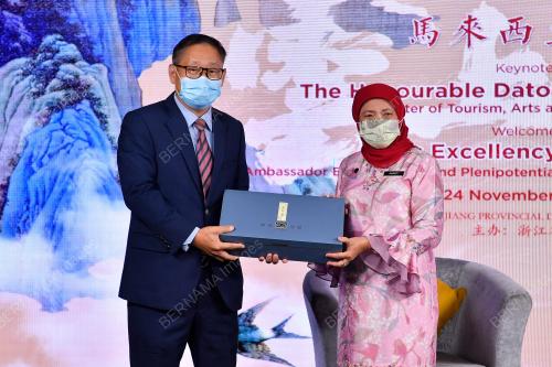 DATUK SERI NANCY SHUKRI