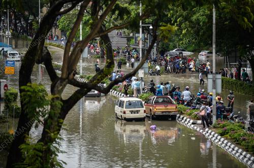 TINJAUAN BANJIR SEKITAR IBU KOTA