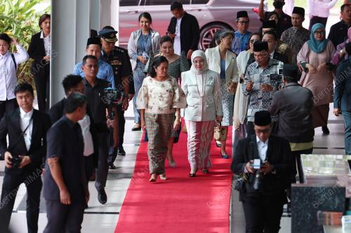 TUNKU HAJAH AZIZAH AMINAH MAIMUNAH