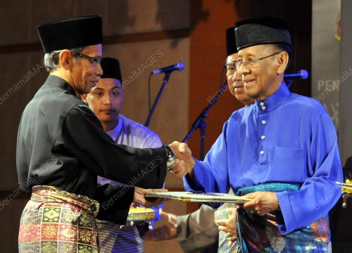 KL49_28052013_SASTERAWAN