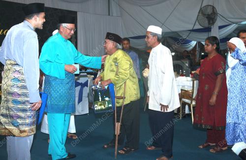 MOHD NAJIB TUN ABDUL RAZAK