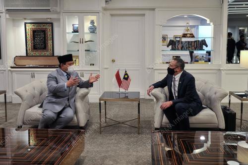 DATUK SERI HISHAMMUDDIN TUN HUSSEIN