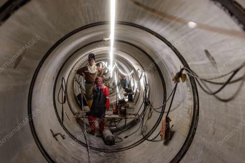 THE LONGEST AND DEEPEST MICROTUNNELING