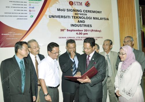 DATUK DR. ZAINI UJANG