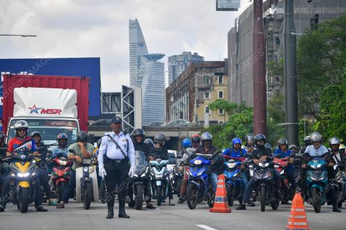 PAPAN IKLAN GERGASI TERBAKAR