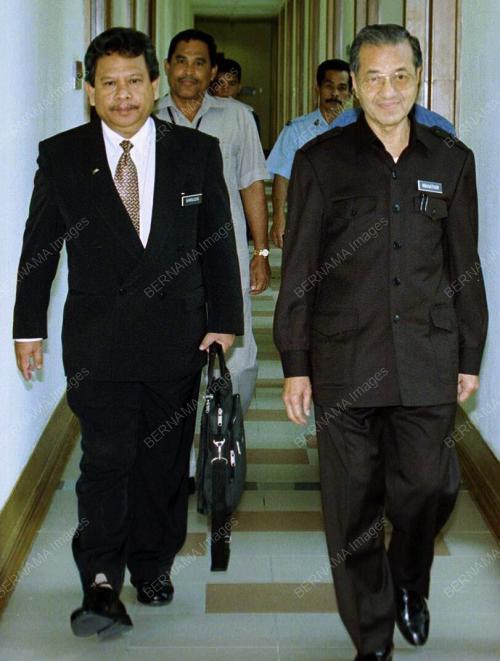 MAHATHIR MOHAMAD